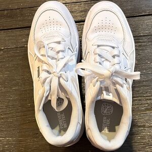 “Like New” Puma Kids White Sneakers